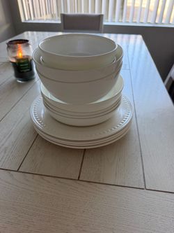 Set of plates $25