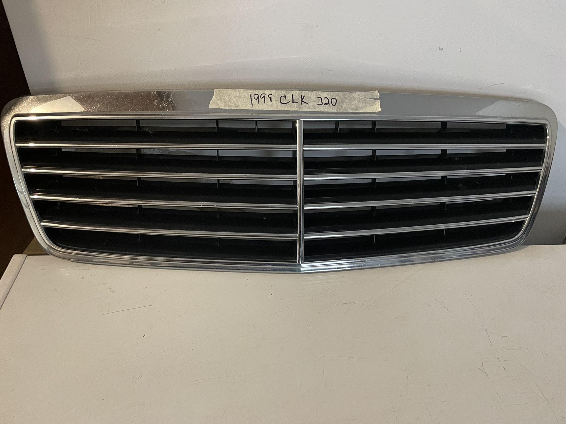 1999 320 Mercedes Benz Grill