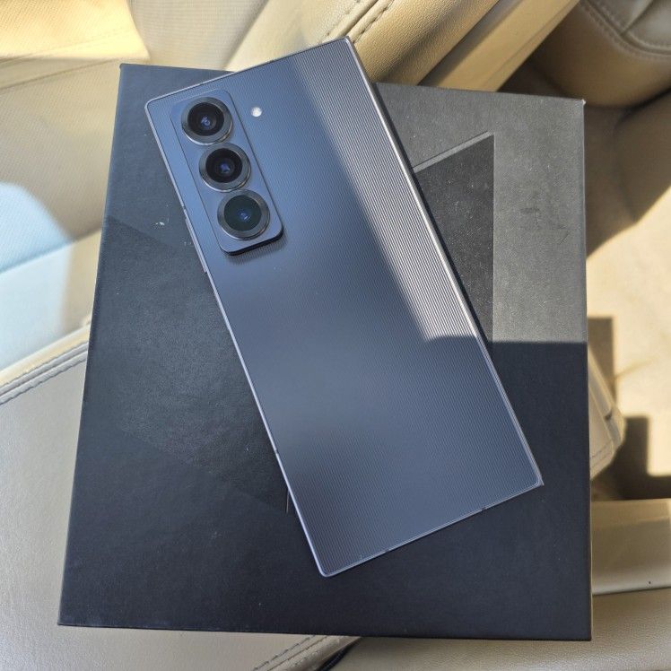 Galaxy Fold SPECIAL EDITION 💫✨ • 512 GB • UNLOCKED 🔐 • Rare 🌞  (Price Firm) 