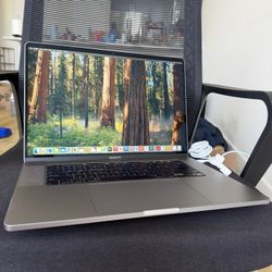 MacBook Pro - Intel i9 - 16 GB Ram - 1TB SSD