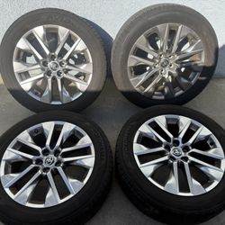 2023 Toyota rav 4 19inch wheels and tires yokohama  tires 235/55/19  there are 10,000 miles on tires great shape. Comes with lug nuts 