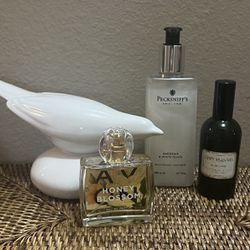 New! 7 Fl Ounce Avon Honey blossom Perfume Light Scent With Free Used Gray Flannel Cologne And Hand Soap 
