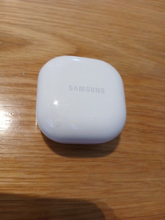 Samsung Buds FE Sec Gen. Bluetooth Earbuds. NON NEGOTIABLE PRICE !