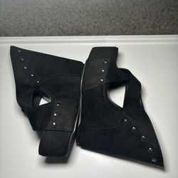 Black Wedges