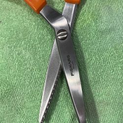 Fishers Stainless Steel Pinking Shears For Fabric Cutting. 9.5” Zig/Zag Craft Scissors.