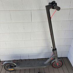 Excellent Condition Electric Scooter - Solid Tires - Ready To Ride 