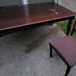 Dinning Room Table w/ 4 Chairs 