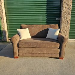 Free Delivery! Cute Sofa w Pullout Mattress 