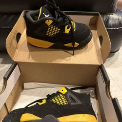 Jordan 4 Retro "Thunder" (Black/Yellow) 8C