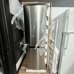 27” Samsung Stainless Steel Bottom Mount Refrigerator 