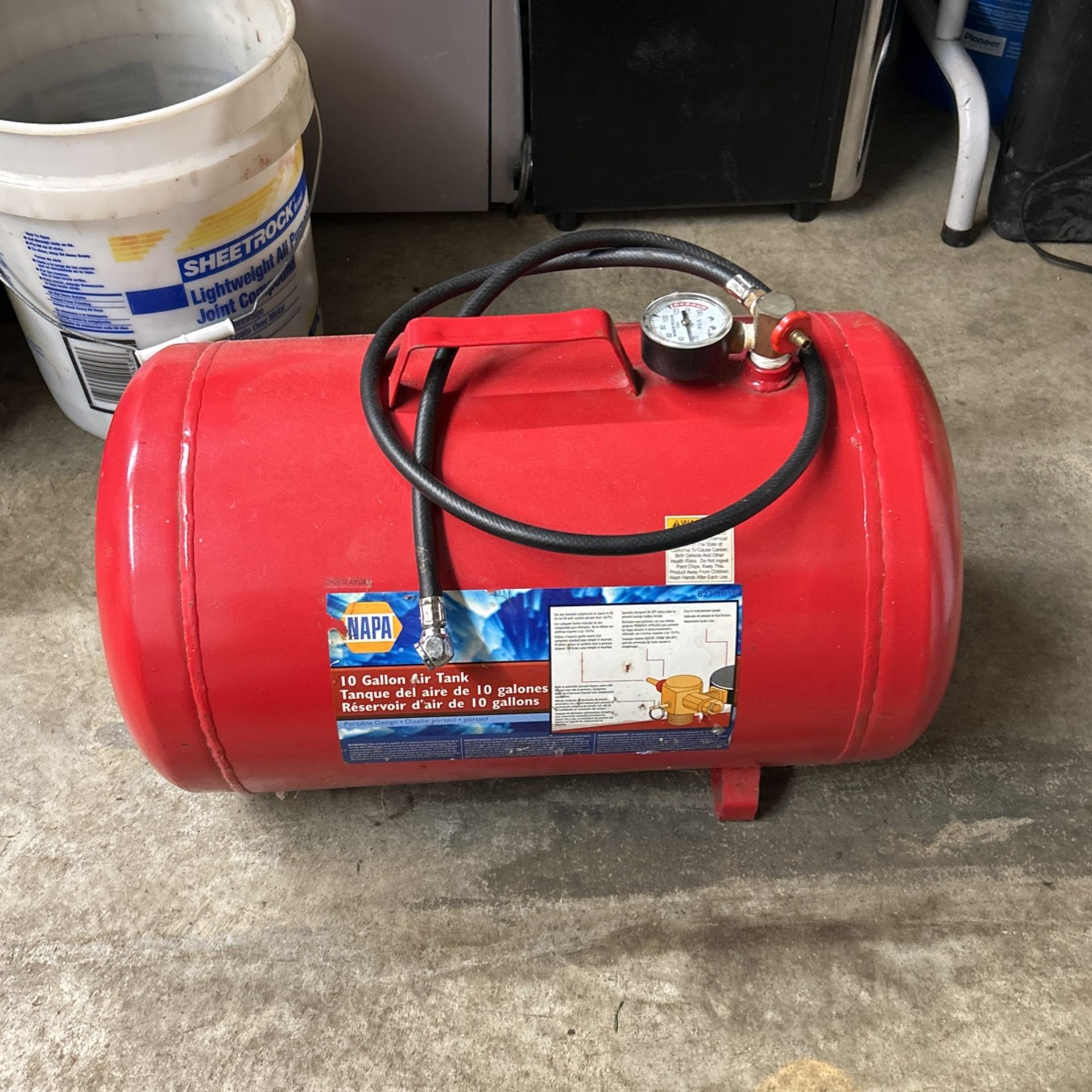 NAPA 10 Gallon Air Tank With Tire Chuck