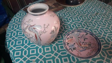 JAPANESE PORCELAN VASE AND BOWL