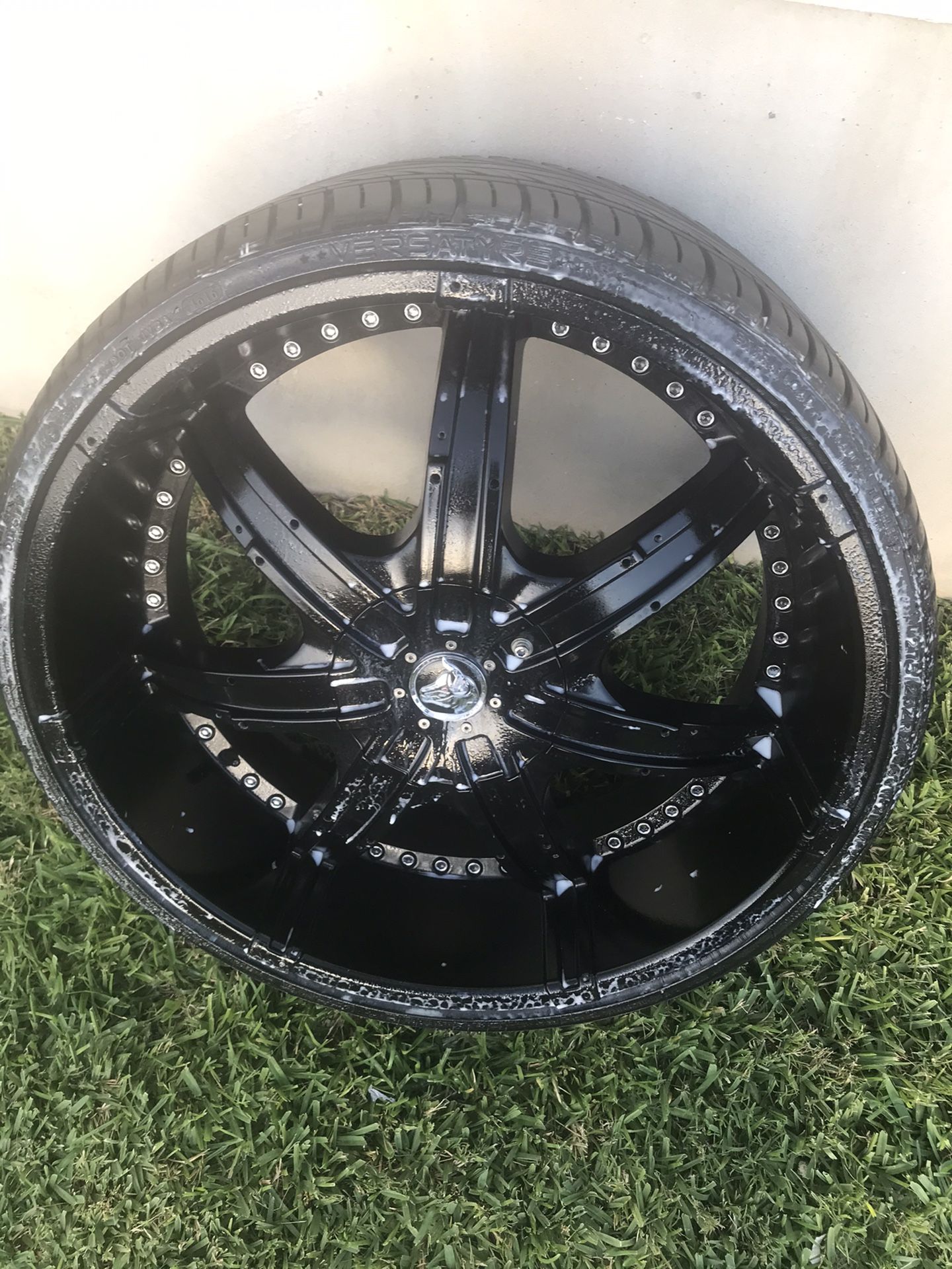 24 inch tires and rims 5 lug for Sale in Killeen, TX OfferUp
