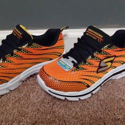 Skechers YOUTH sz 3 NEW Sneakers