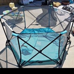 Regalo Portable Play yard 