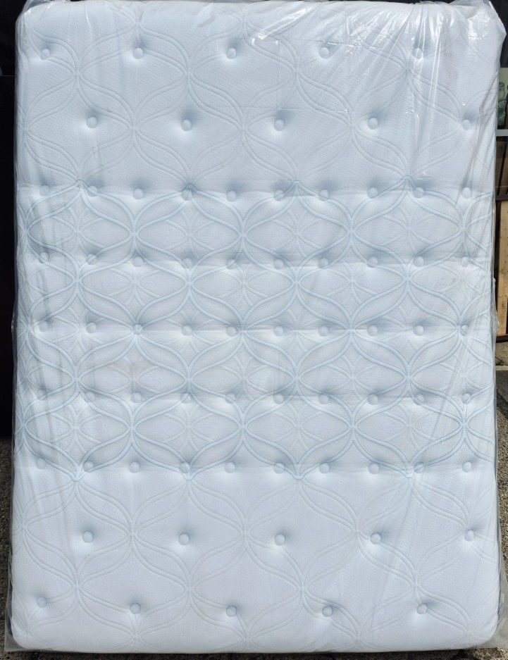 Queen Size Sealy Posture Pedic Pillow Top Mattress/ Delivery Available