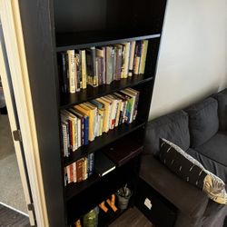 IKEA Billy Bookshelf – 6 Shelves, Great Condition!