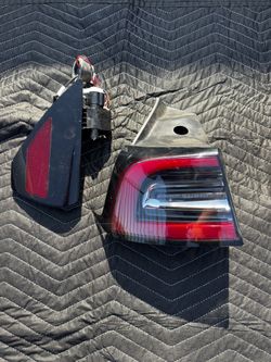 Tesla Model 3 And Model Y Left Outer Taillight and reflector