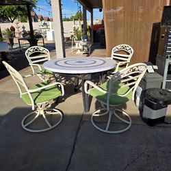 Mesa and 4 chairs