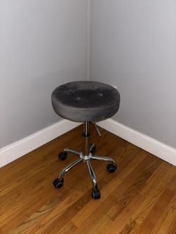 Adjustable Vanity Stool