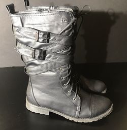 GENTLY USED- Groove - Black boots size 8