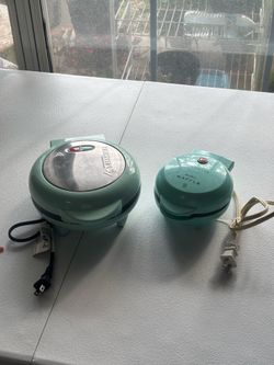 Nostalgia Waffle Maker & Holstein Omelette Maker