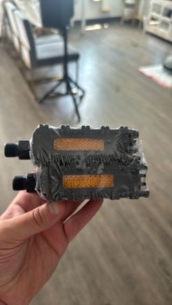 Pedal set for electric bikes