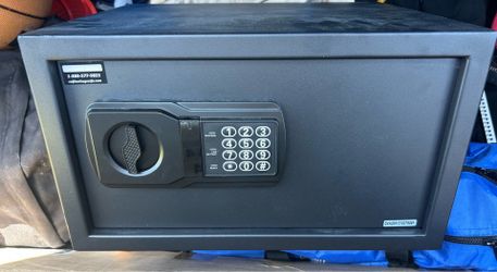Pen + Gear Safe