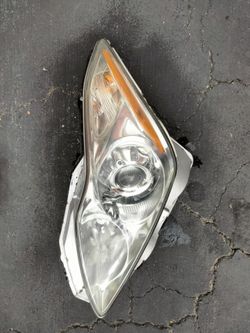 2010-2013 Infiniti G37 (Coupe 2 doors)headlight Xenon Hid with all the accessories OEM.