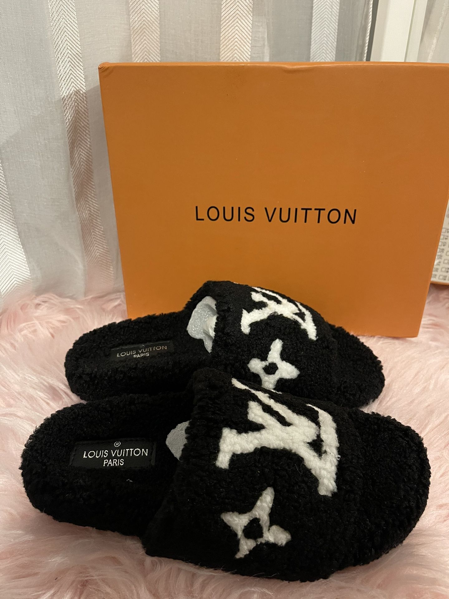 Black Louis Vuitton Slides Women's Size 9 for Sale in Blackwood, NJ -  OfferUp