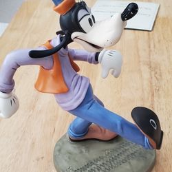 Disney figurine of goofy