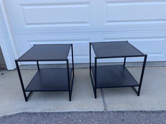 Mesa auxiliar cuadrada y moderna de la marca Zinus, colección Studio