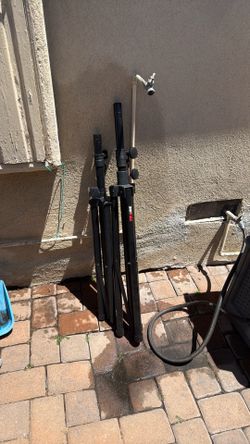 tripod speaker stands