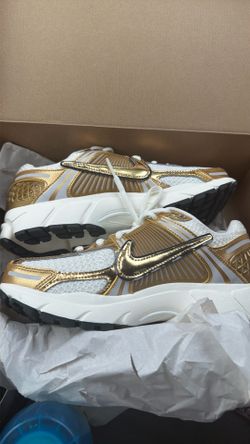 Nike gold v5