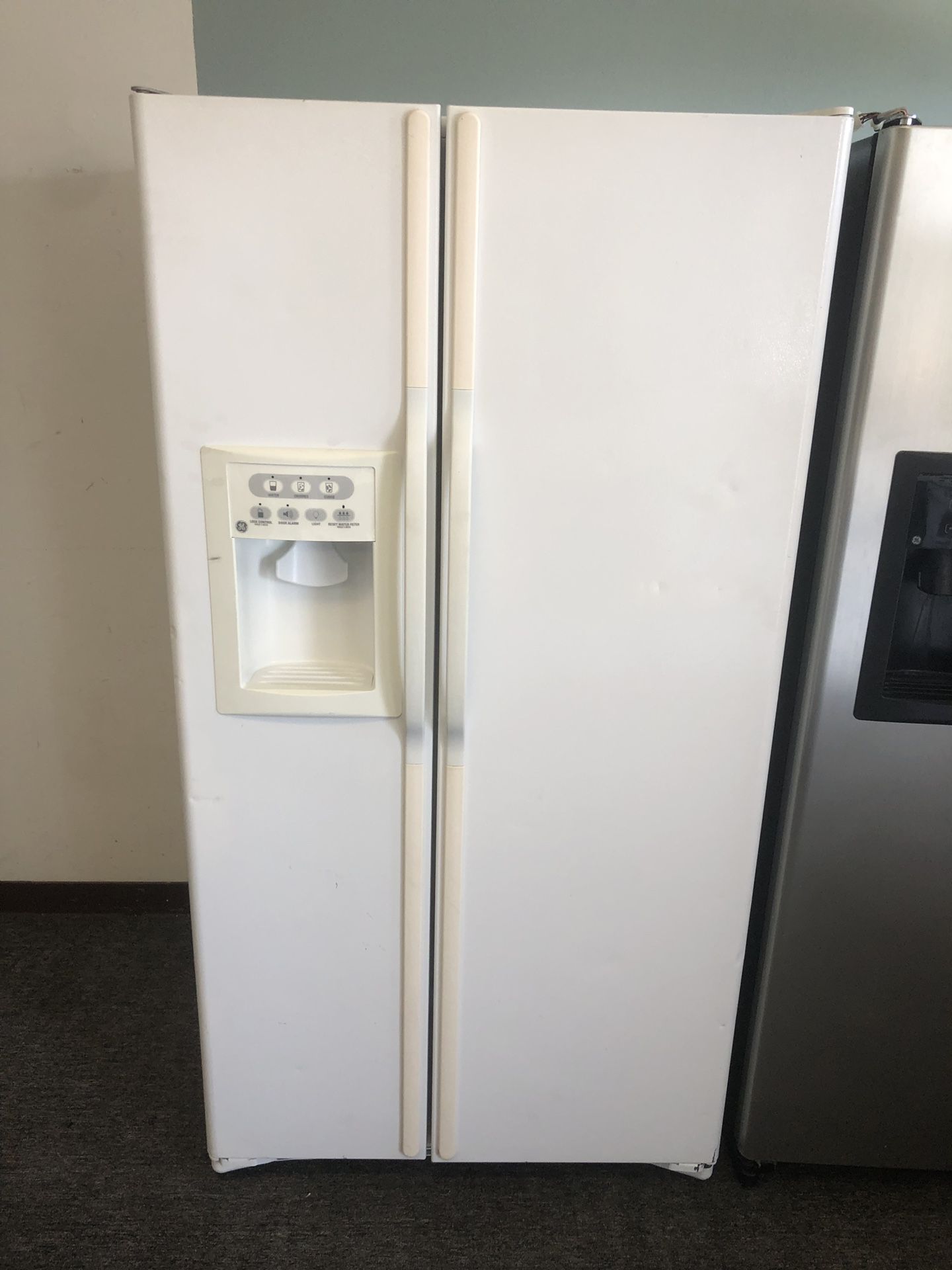 Ge side by side refrigerator (90 days warranty& free delivery)