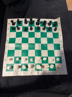 Plastic Green/White Folding Chessboard Mat w/ Black & White Pieces