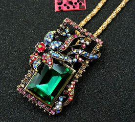 Beautiful! Crystal & Rhinestone Charm w/Free Chain (Brooch) $18. OBO🎈🎁🎈2 for $30. Mix & Match Most Jewelry
