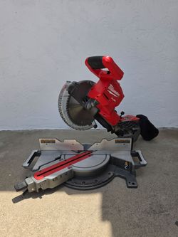 Milwaukee FUEL M18 10" Miter Saw