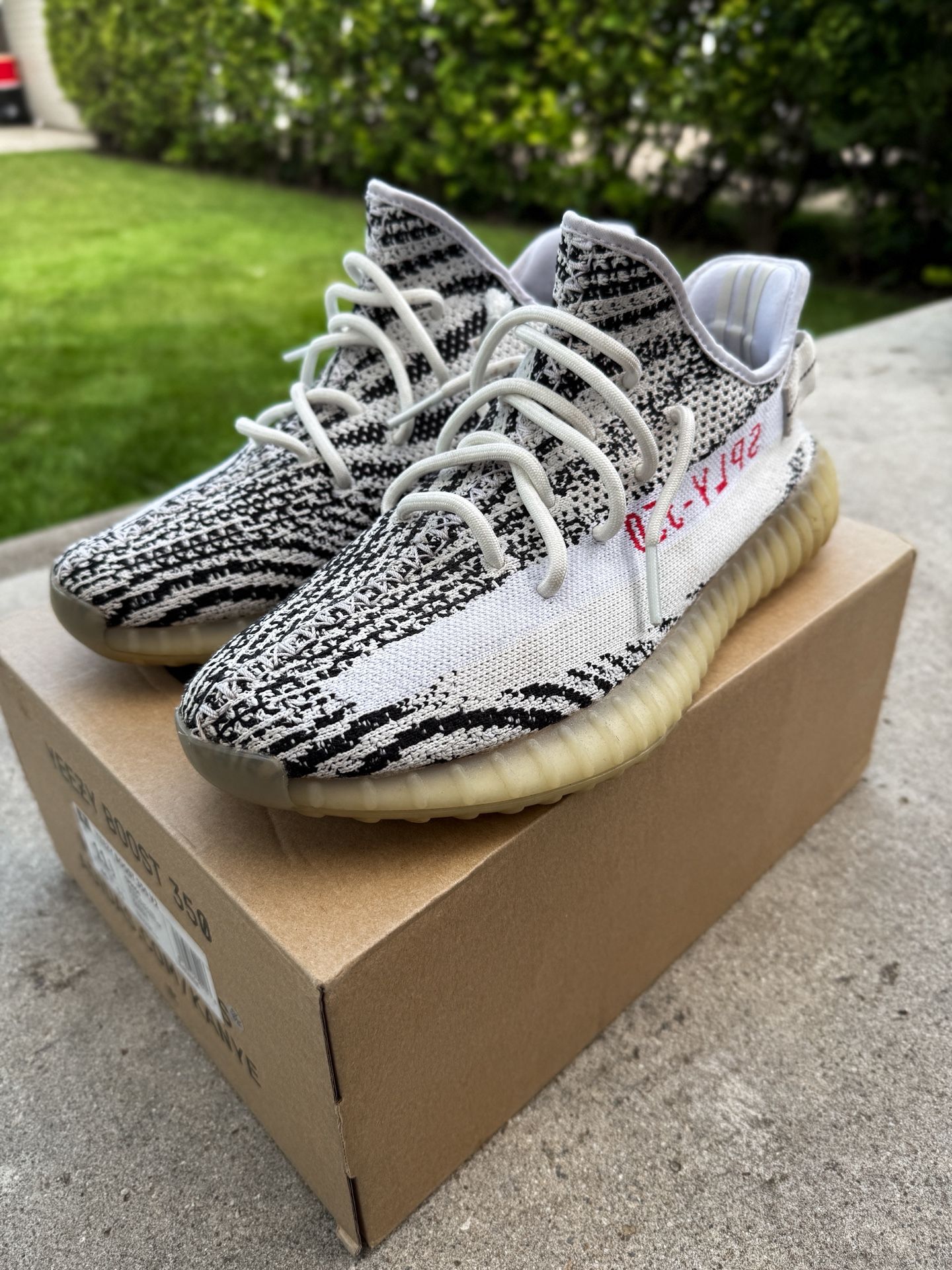 Yeezy Boost 350 V2 "Zebra"