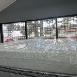 QUEEN SIZE PURPLE MATTRESS & BOX SPRING BED SET