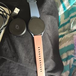 Samsung 5 Smart Watch And Charger