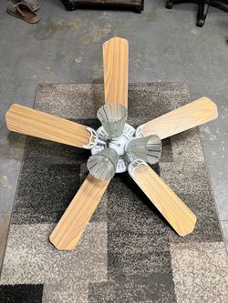 42” White Ceiling Fan like new w/ mount