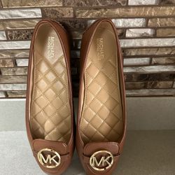LIKE NEW WORN ONLY ONCE MICHAEL KORS LEATHER MOCCASIN SIZE 7.5 