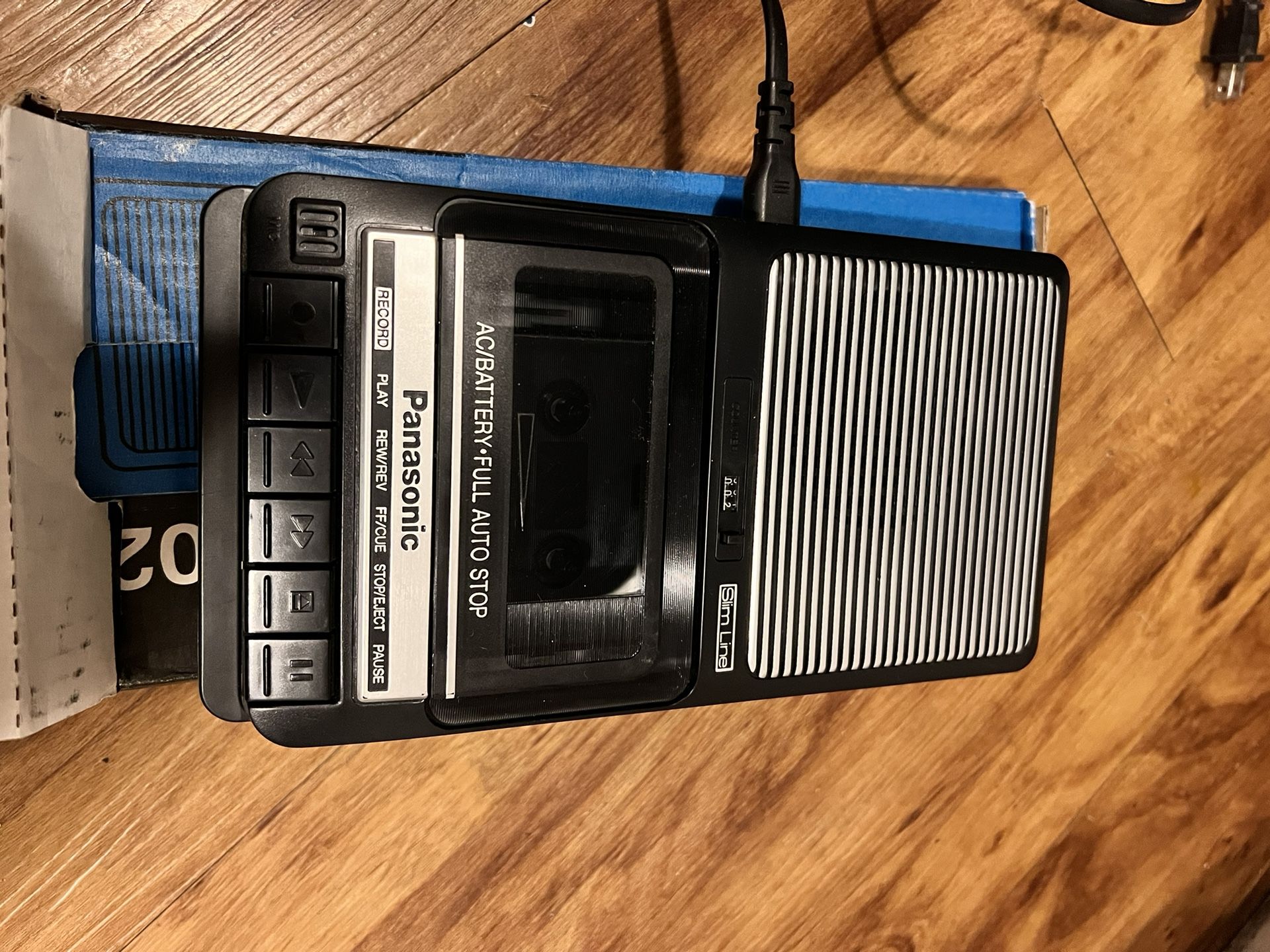 PANASONIC RQ-2102 SLIM LINE PORTABLE CASSETTE RECORDER