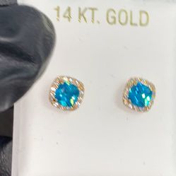 14k Gold Earring 