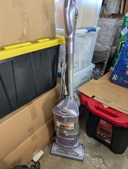 Shark Navigator Lift-Away Professional Upright Vacuum NV35126 Preowned
