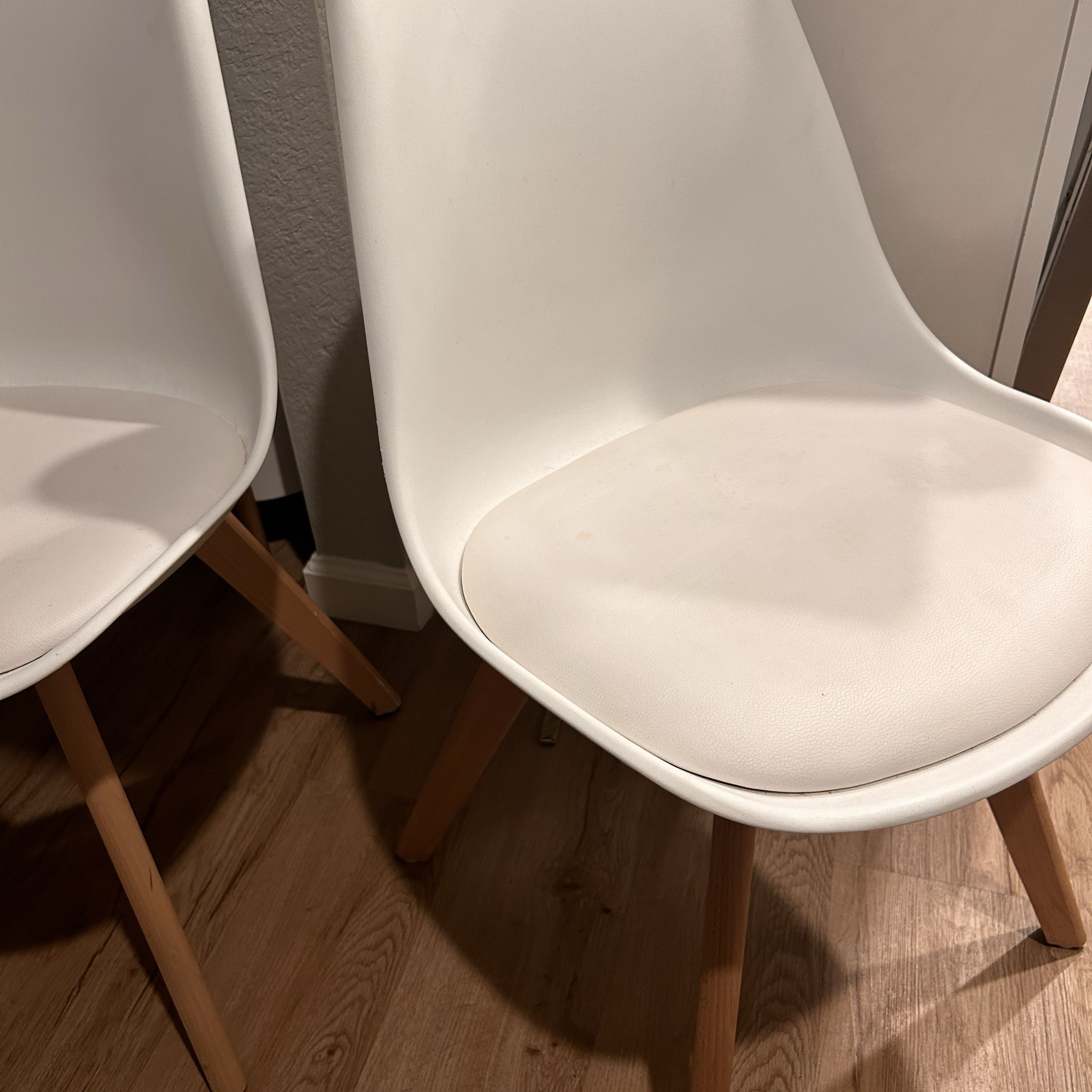 4 Modern White Chairs with Wooden Legs