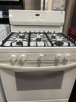 Stove Ranges – Electric/Gas, Glass Surface, Scratch/Dent Sale