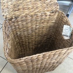 Basket with lid