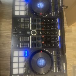 Reloop Mixon 8 Pro DJ Controller